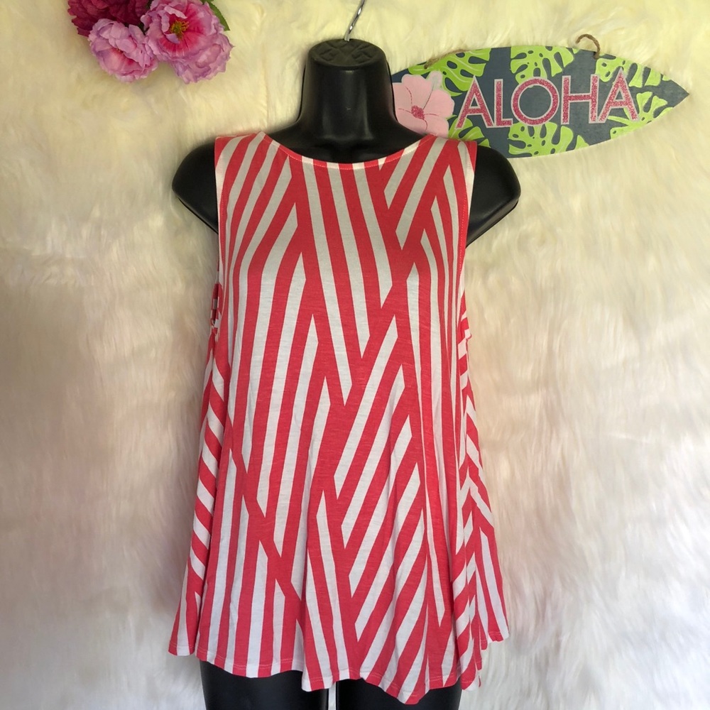 NEW Hourglass Lilly Swing Top